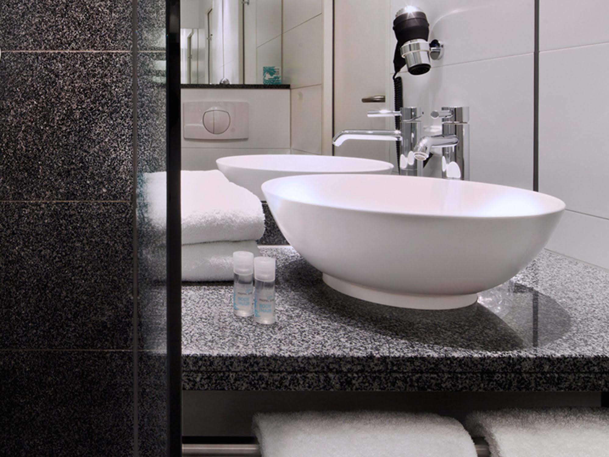 Motel One Nuernberg-City מראה חיצוני תמונה